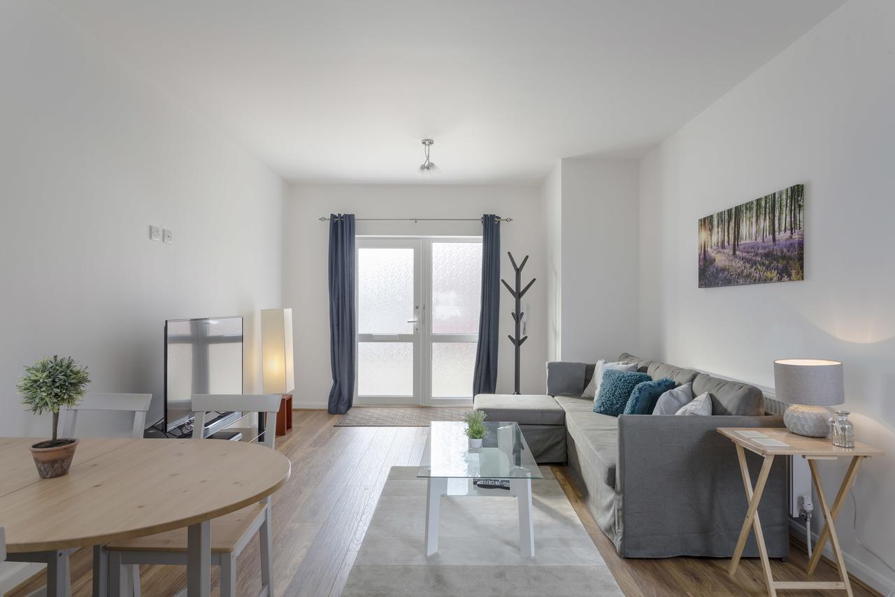 1 Bed Apt Sleeps 4 Luton  Eksteriør billede