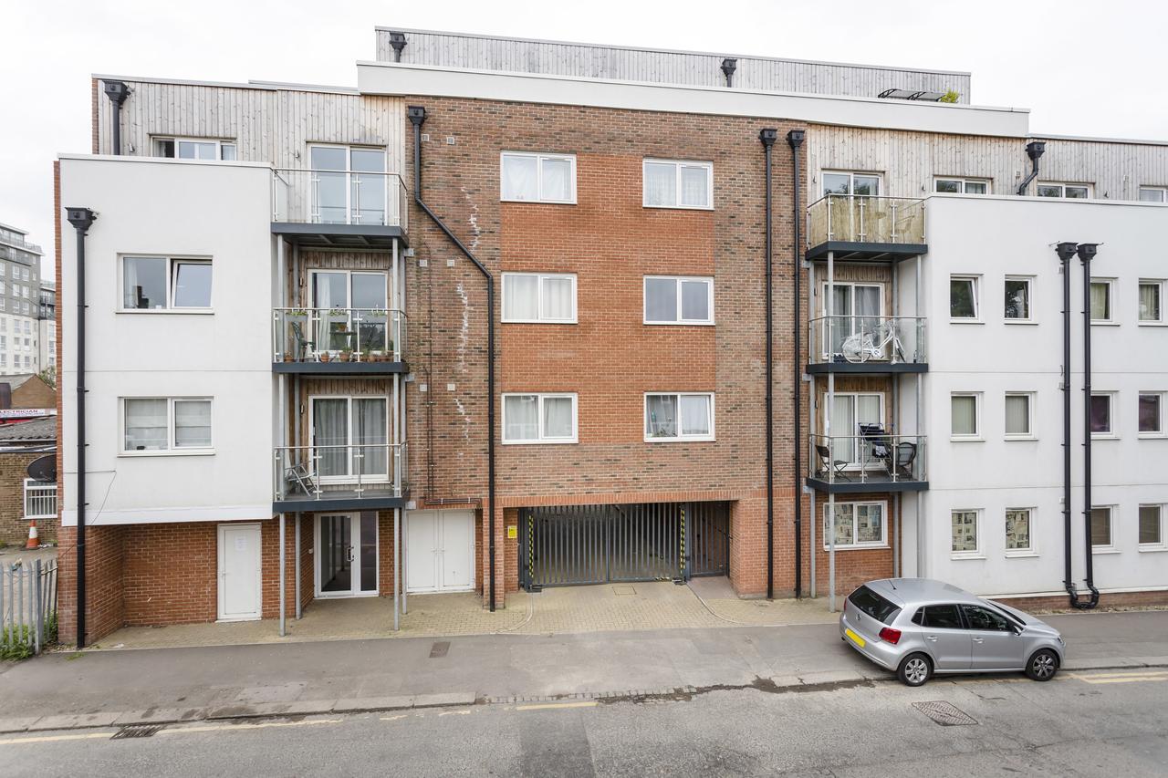 1 Bed Apt Sleeps 4 Luton  Eksteriør billede