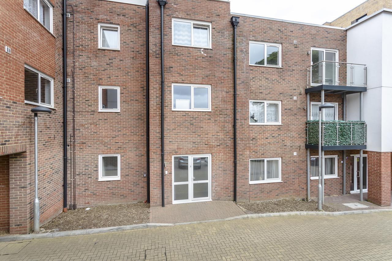1 Bed Apt Sleeps 4 Luton  Eksteriør billede