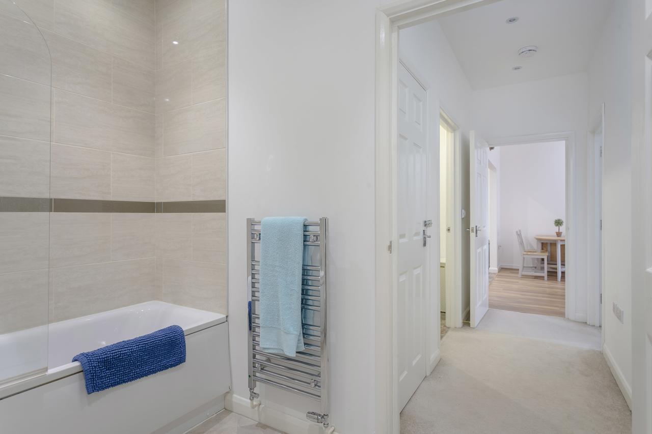 1 Bed Apt Sleeps 4 Luton  Eksteriør billede