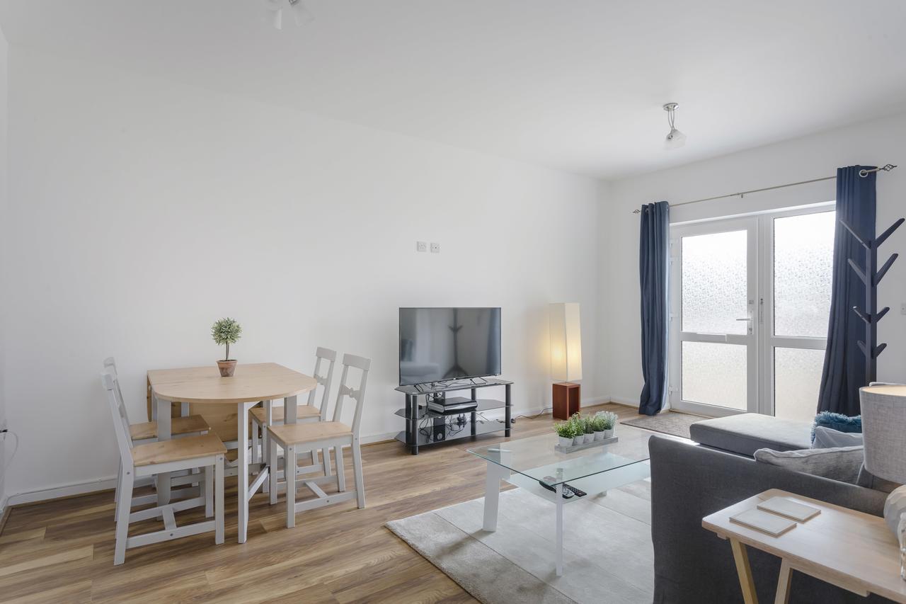 1 Bed Apt Sleeps 4 Luton  Eksteriør billede
